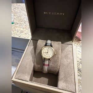 Burberry women’s watch - needs battery replacement